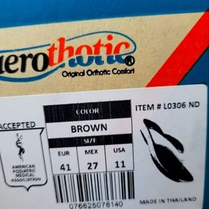 Women's Ortho flip flops sz 11 NWT.